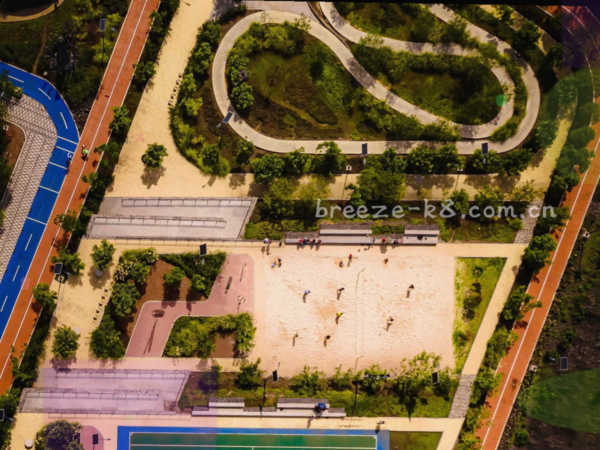 浅色资料架与半透明窗帘，画面留白充足干净
